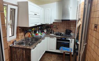 Vilă în Valea Adâncă, 5 camere, la 800 m de Aleea Tudor Neculai – Dormitor la parter - Poză 4