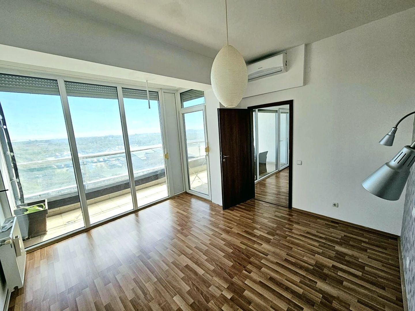 Apartament 3 camere, deosebit in Otopeni, Str. Ferme F - Poză 2
