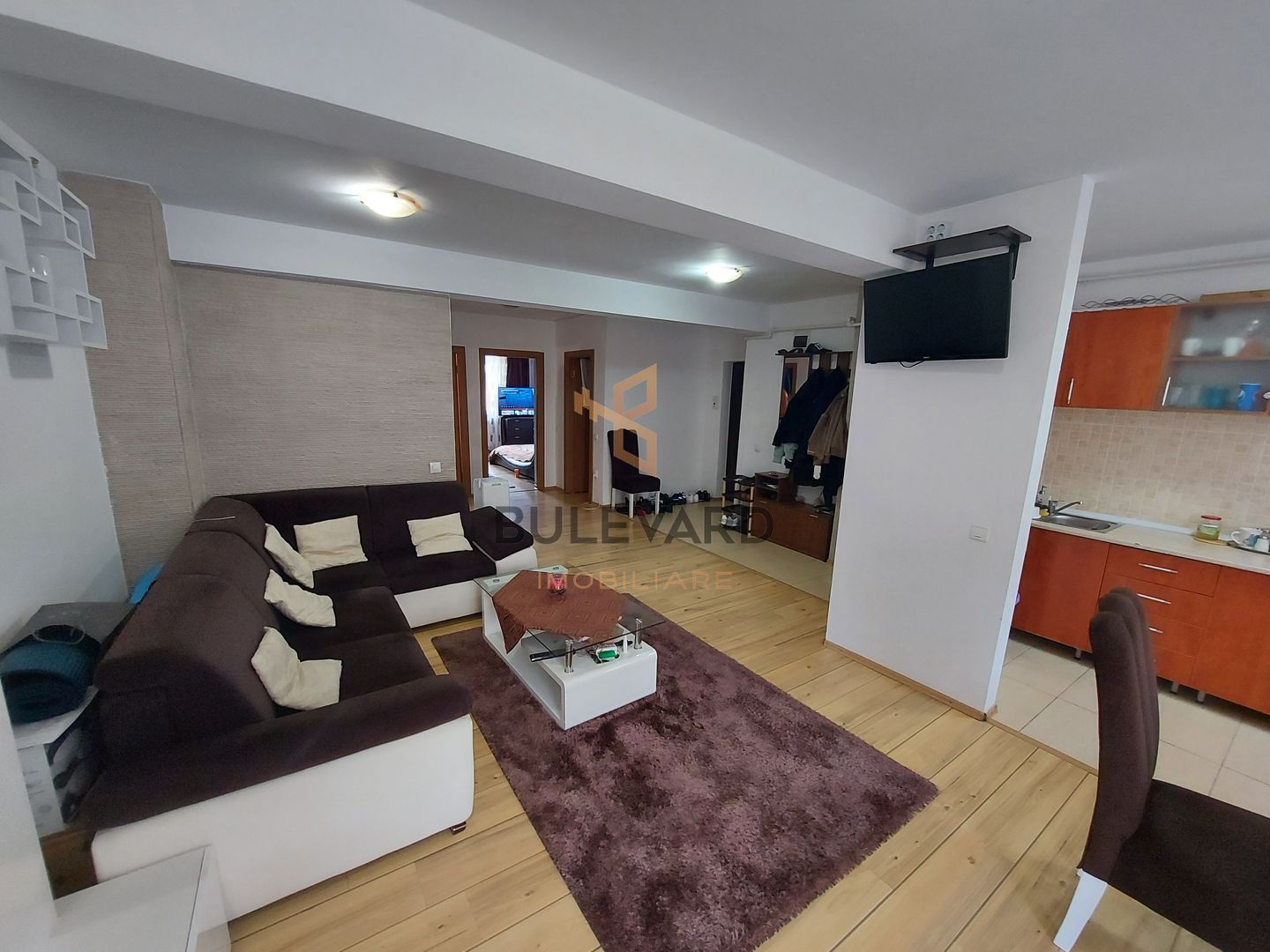 Apartament cu 3 camere 73.5 mp,  zona strazii Florilor! - Poză 3