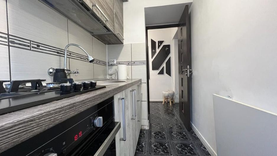 KM 4-5 - Apartament cu 3 camere situat la etajul 3 - Poză 12