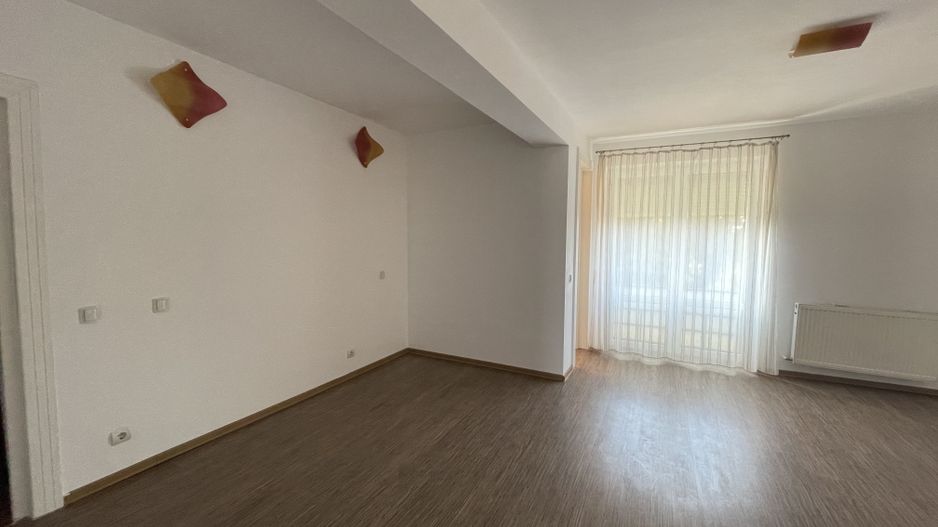 Vilă Individuală Spațioasă în Zona Iancu Nicolae - Poză 12