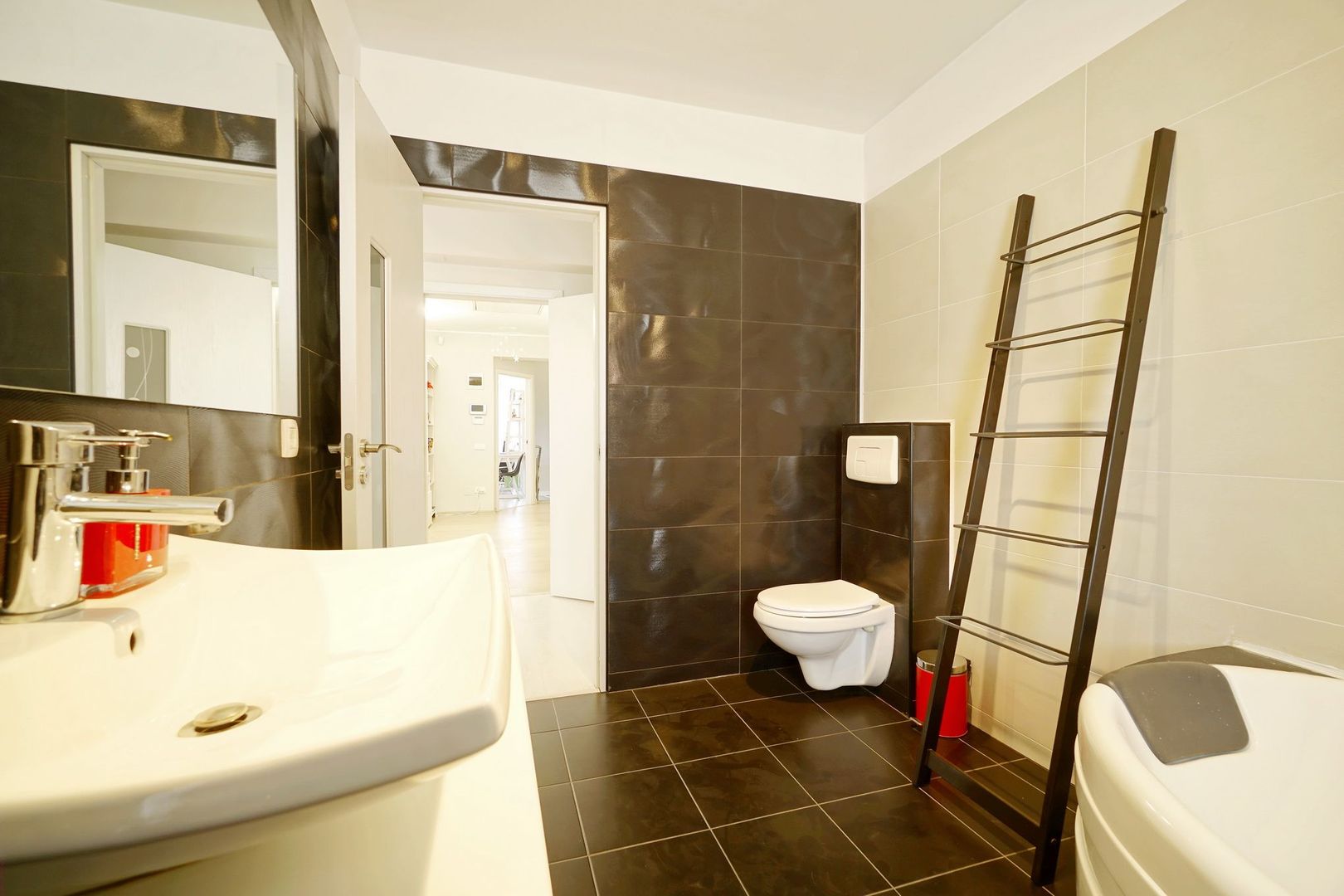 Brancoveanu  P+2, 8 cam, 6 dormitoare, 6 bai, 3 garaje teren 650 mp - Poză 31