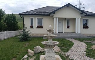 Casă individuală de vânzare – complet mobilată și utilată