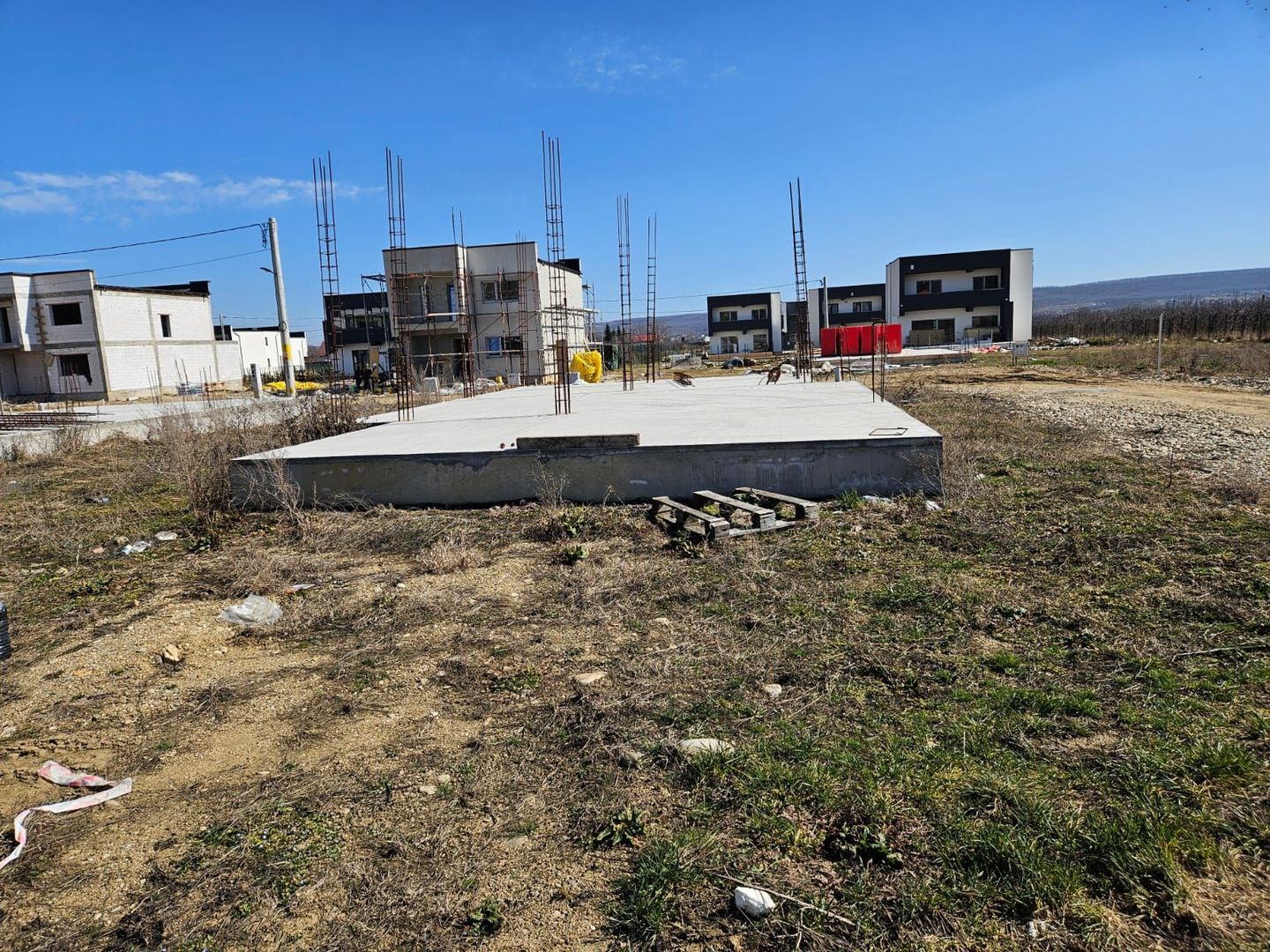 Vanzare teren cu temelie si AC, Micesti, 10 Km de Pitesti - Poză 4