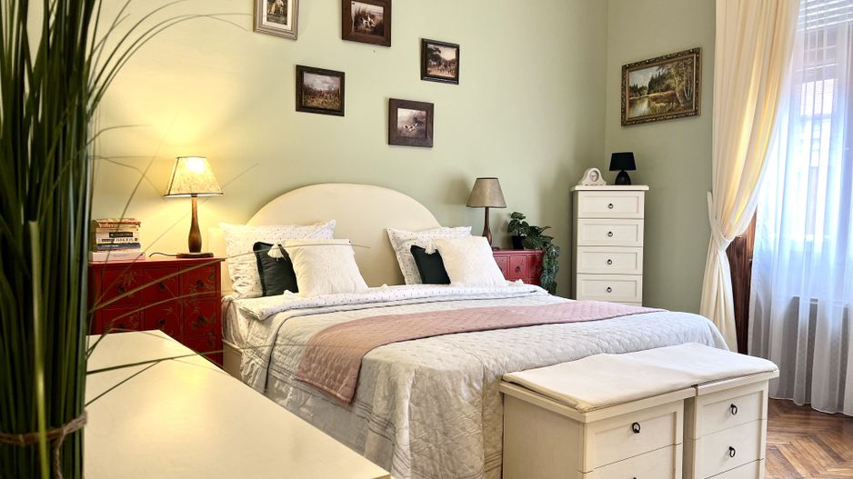 Apartament grandios cu vedere spectaculoasă spre Piața Libertății - Poză 18