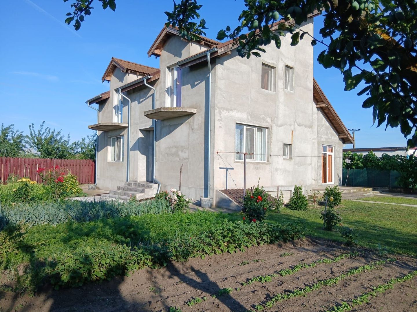 Casă cu 7 camere și teren generos în Șofronea - Poză 1