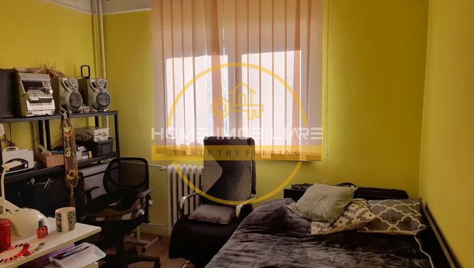 Etaj 1,Apartament 3 camere,bloc din 1980 ,zona Alexandru cel bun - Poză 2