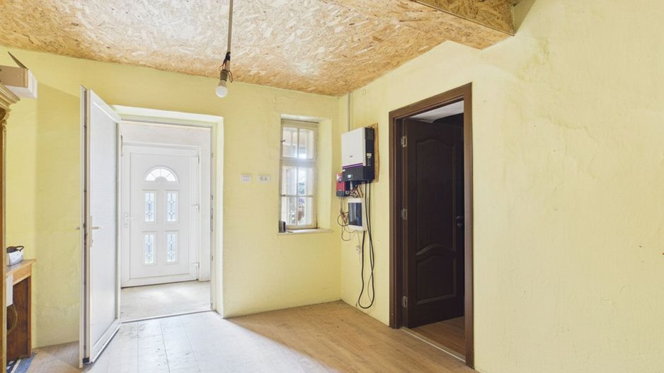 Casă  Sântana cu 3 camere și panouri fotovoltaice - Poză 5