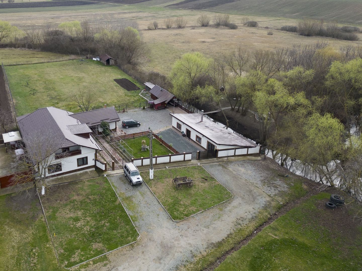 Proprietate imobiliară cu potențial extraordinar! - Poză 57