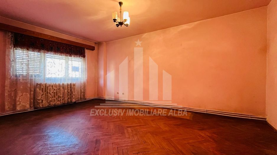 Apartament cu 4 camere decomandate, 2 bai, Cetate - Poză 2