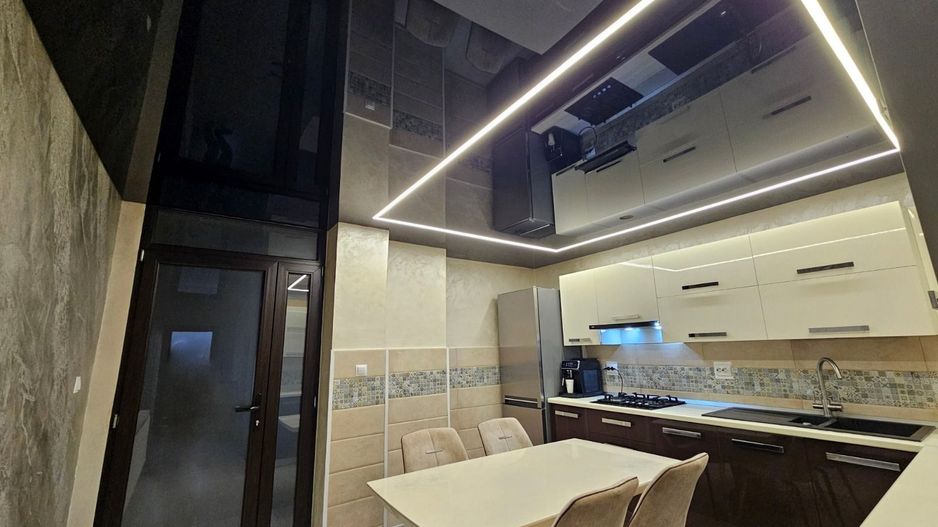 De vanzare - Casa 2 camere, renovata - singur in curte -Piata Centrala - Poză 4