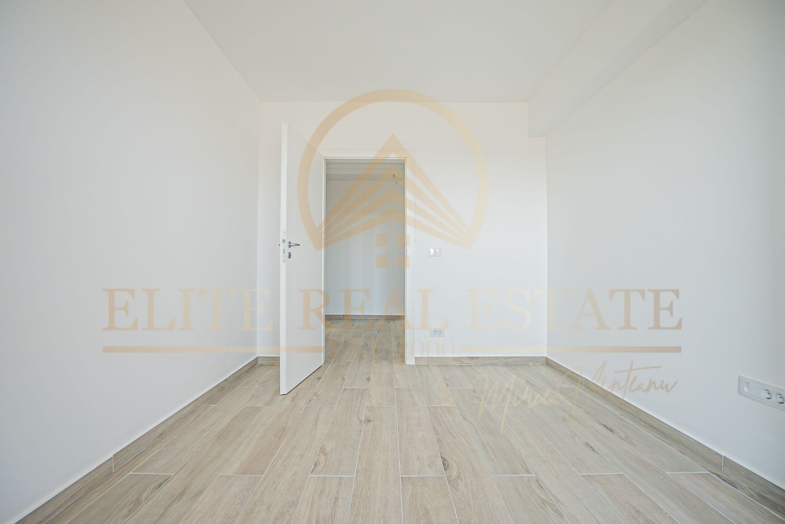 Aartament 3 camere - Bucatarie Separata - Parcare Inclusa - Poză 17