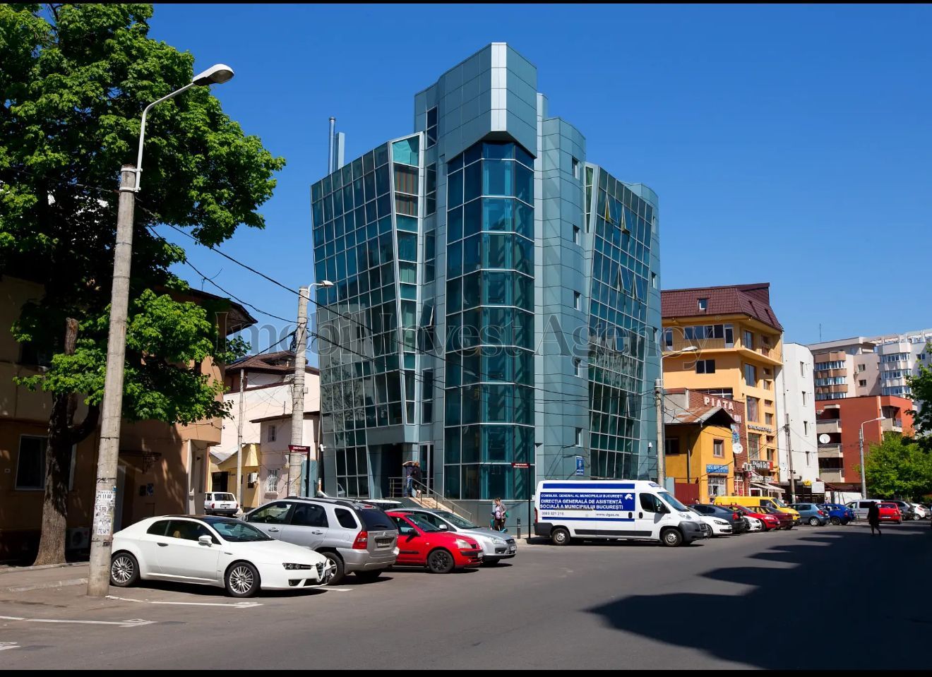 Cladire de birouri Vitan pretabilă pentru diverse afaceri. - Poză 2