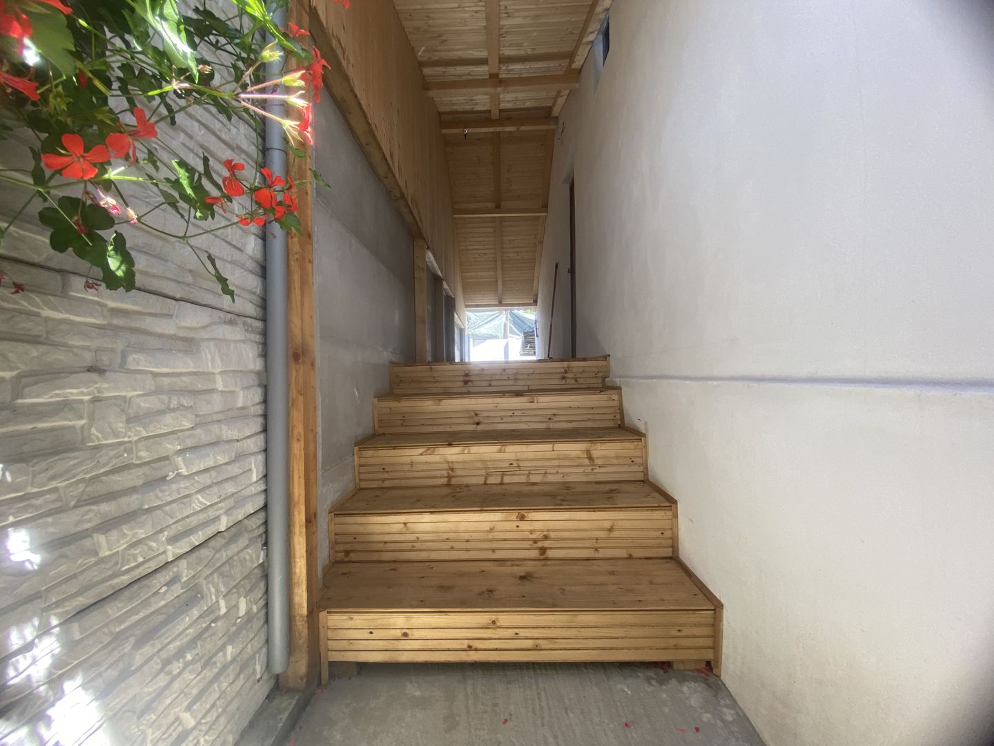 Gata de locuit! Vanzare casa cu 5 camere in Priboiu, com.Branesti - Poză 13