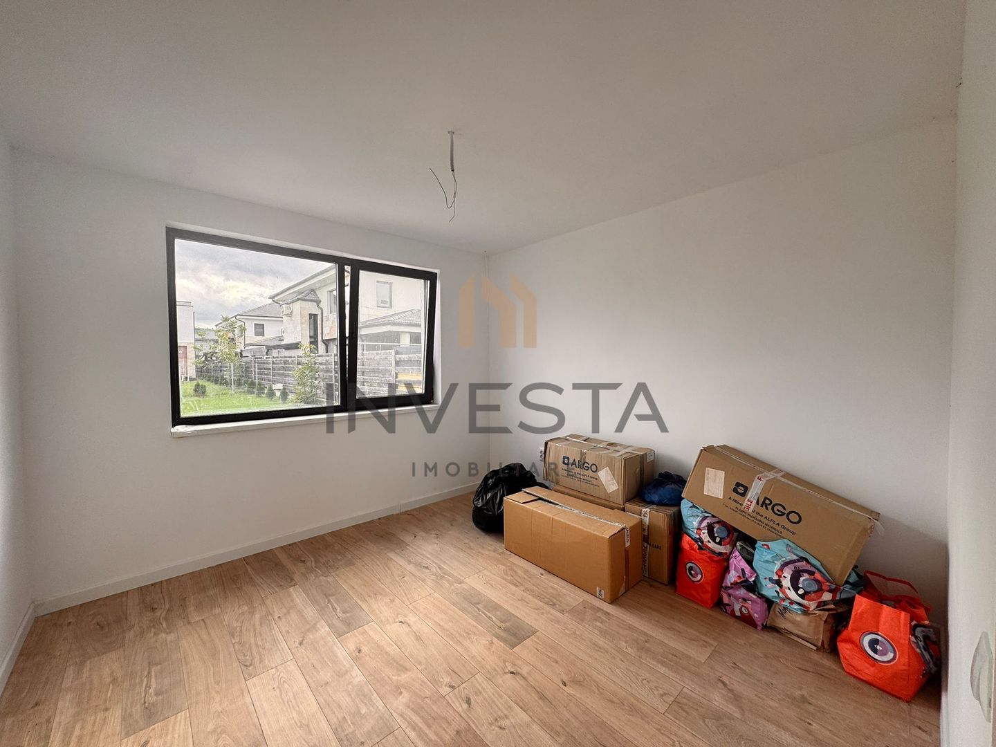 DE VANZARE CASA INDIVIDUALA FINISATA CU TEREN 425 MP FLORESTI - Poză 5