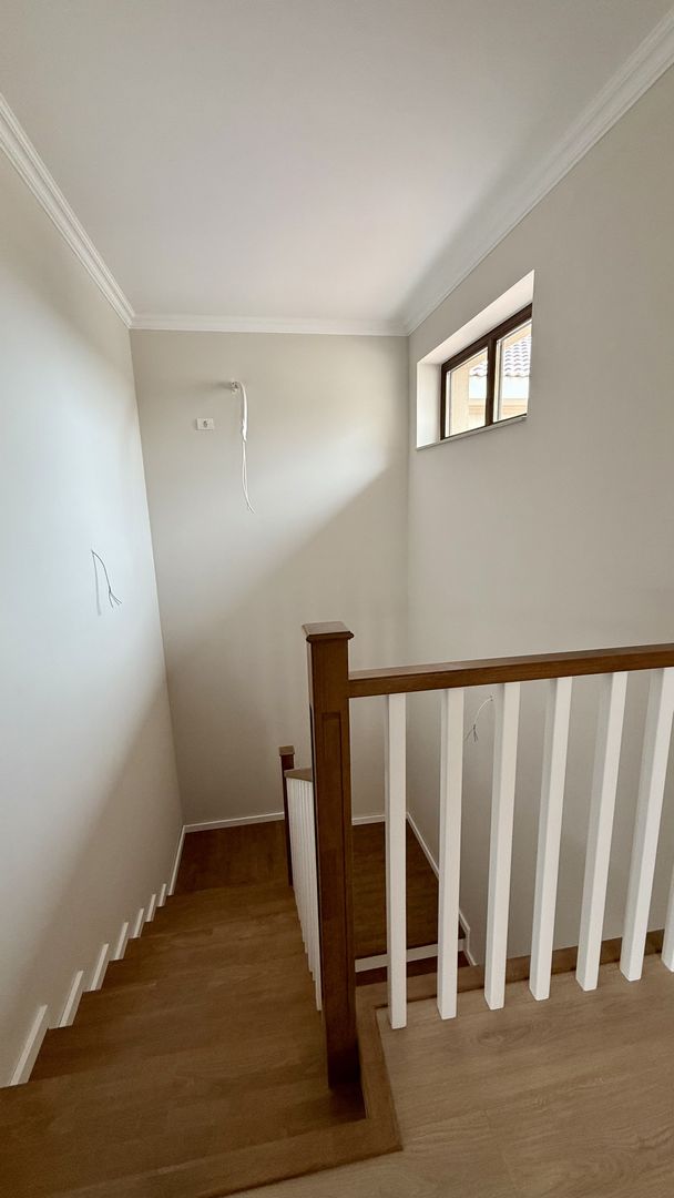 CASA TIP DUPLEX DESPARTIT PRIN GARAJ - Poză 15