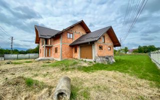 CASA LA ROSU DIN CARAMIDA + GARAJ I 12,5 ARI I VICOV DE SUS I - Poză 1
