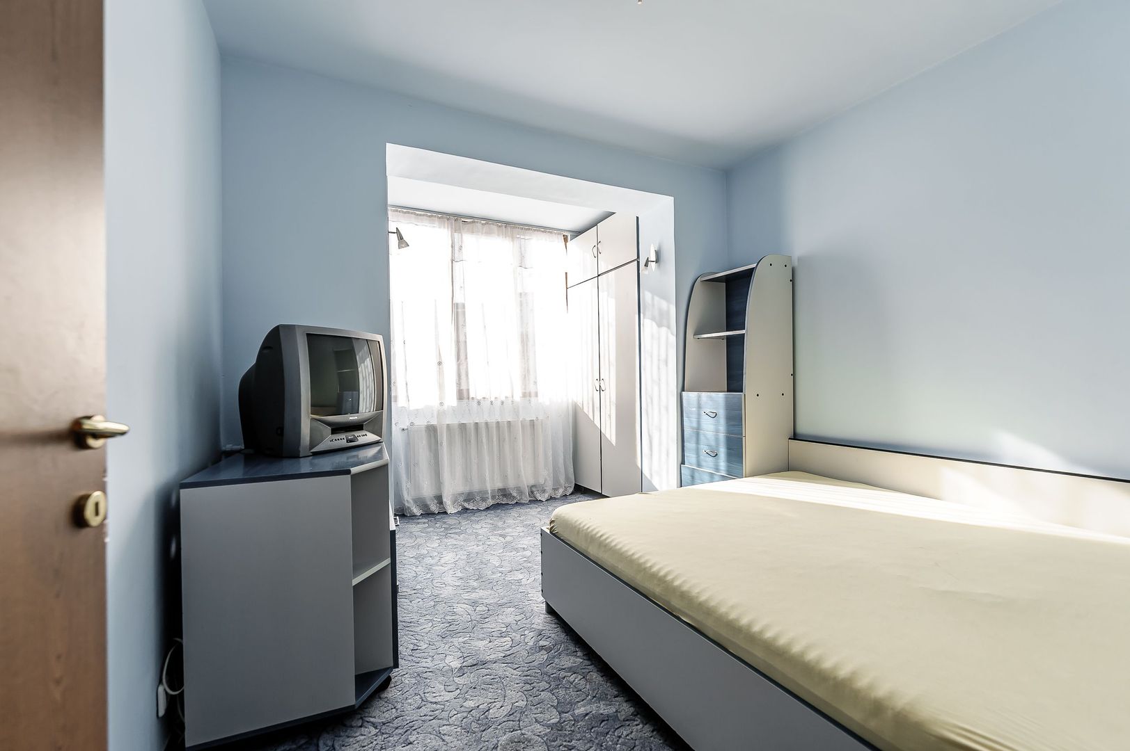 Apartament cu 3 camere etaj 3 zona Miorița, cartier Micalaca - Poză 4