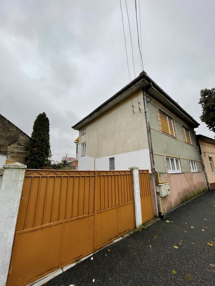 Casa de vanzare in zona centrala - Poză 1