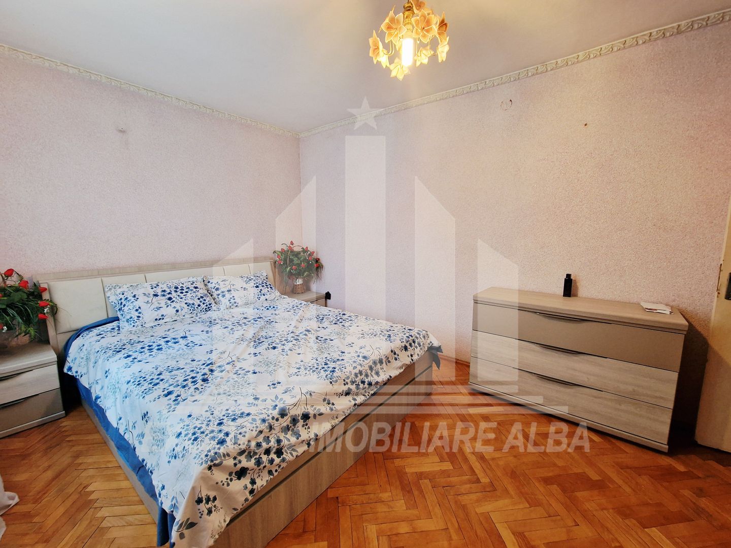 Apartament cu 3 camere decomandate in Cetate - Poză 4