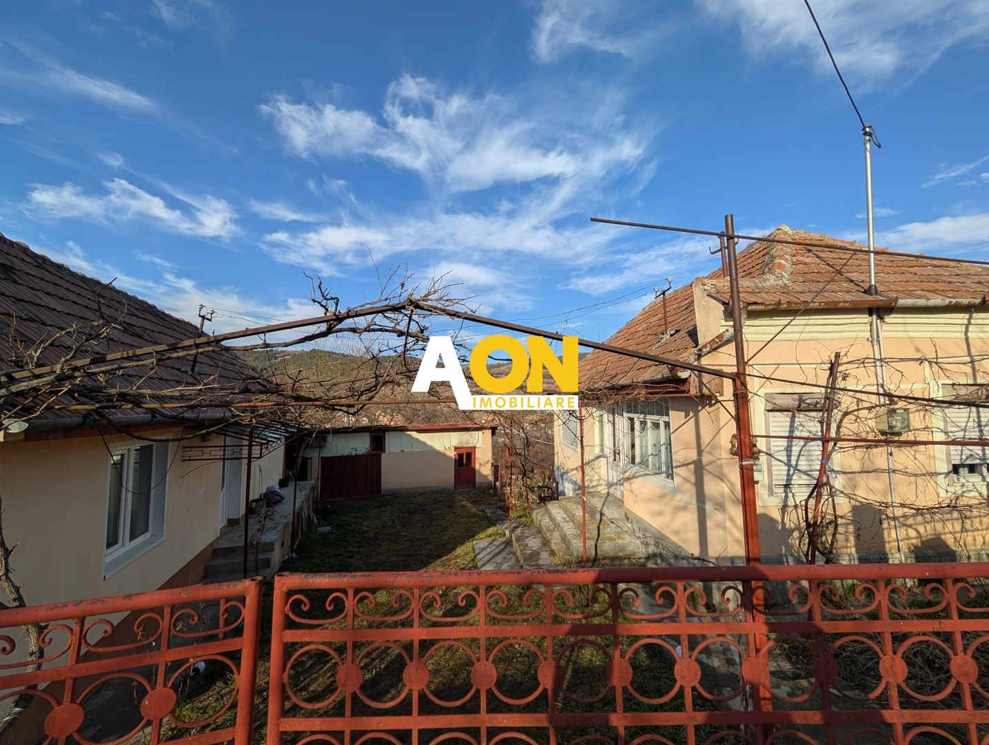 Casa cu 2 corpuri de cladire zona Hapria, 960mp Teren - Poză 1