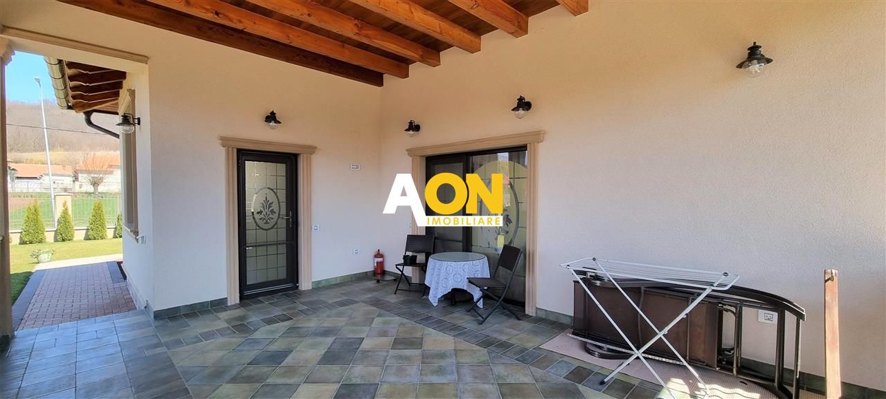 Casa 4 camere finisaje de lux 950 mp teren Com. Ciugud - Poză 16