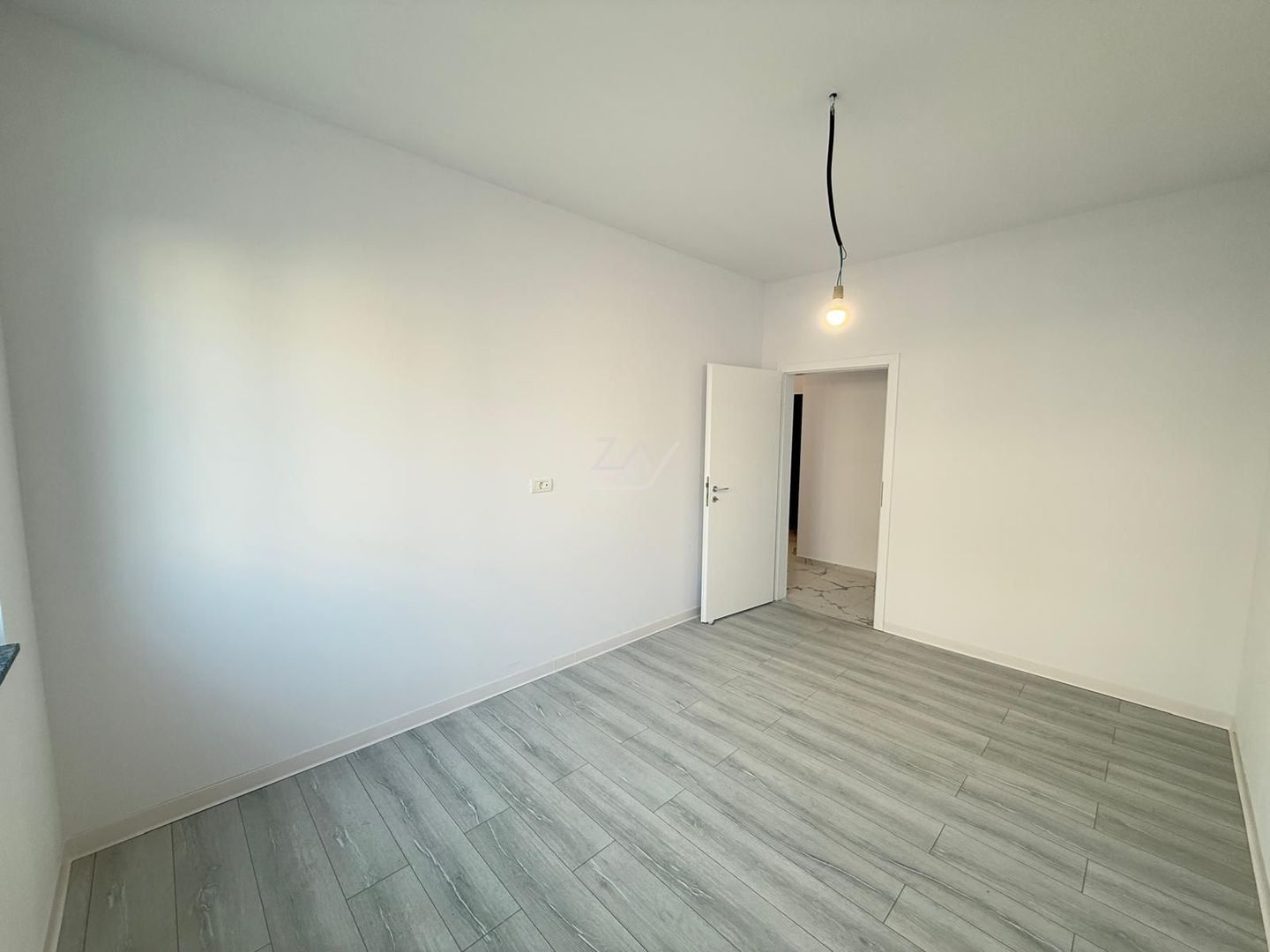 Etaj 1. Decomandat. Asfalt - Poză 6