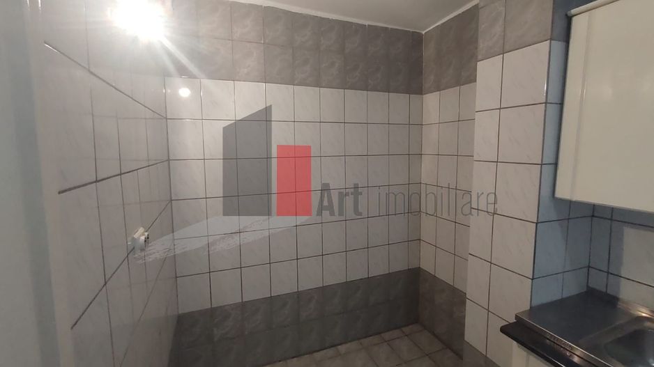 Vânzare apartament decomandat 3 camere cu centrală - Str. Baciului - Poză 9