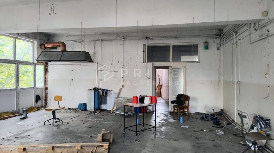 Clădire multifuncțională de vânzare – comerț, birouri și producție. - Poză 12