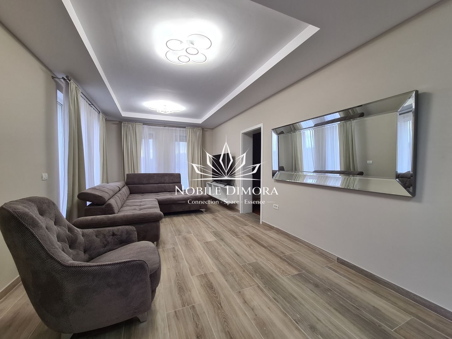 Duplex modern cu 5 camere si 2 bai - curte de 750mp in Ghiroda - Poză 2