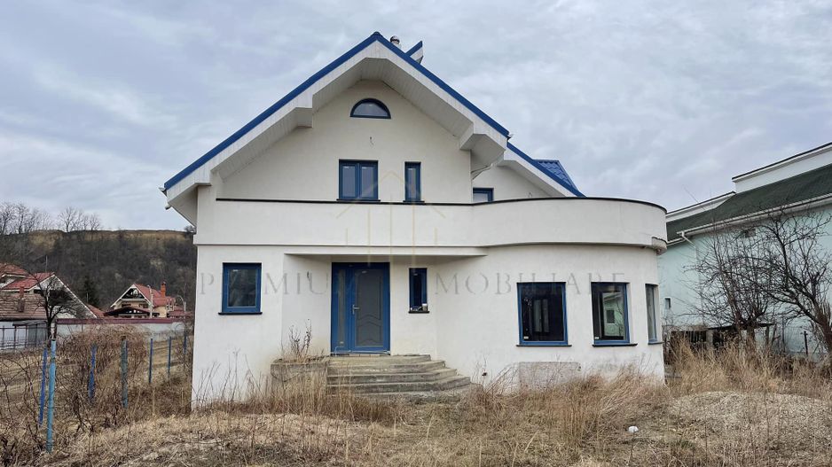 Vila de Vanzare in Onesti - Poză 1