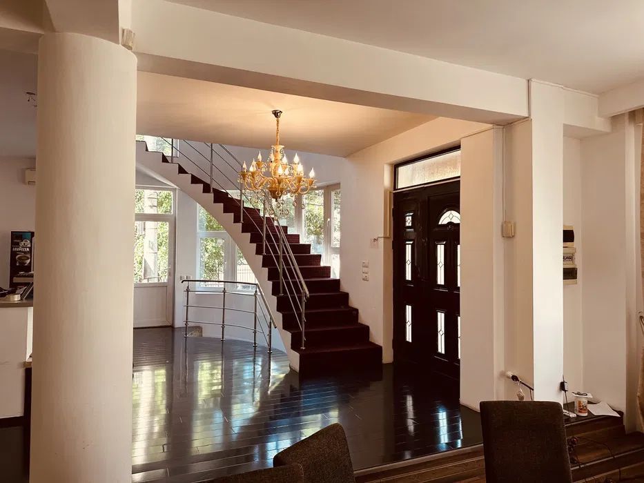 Metrou Brancoveanu, vila D+P+etaj+Mansarda, 11 camere - Poză 2