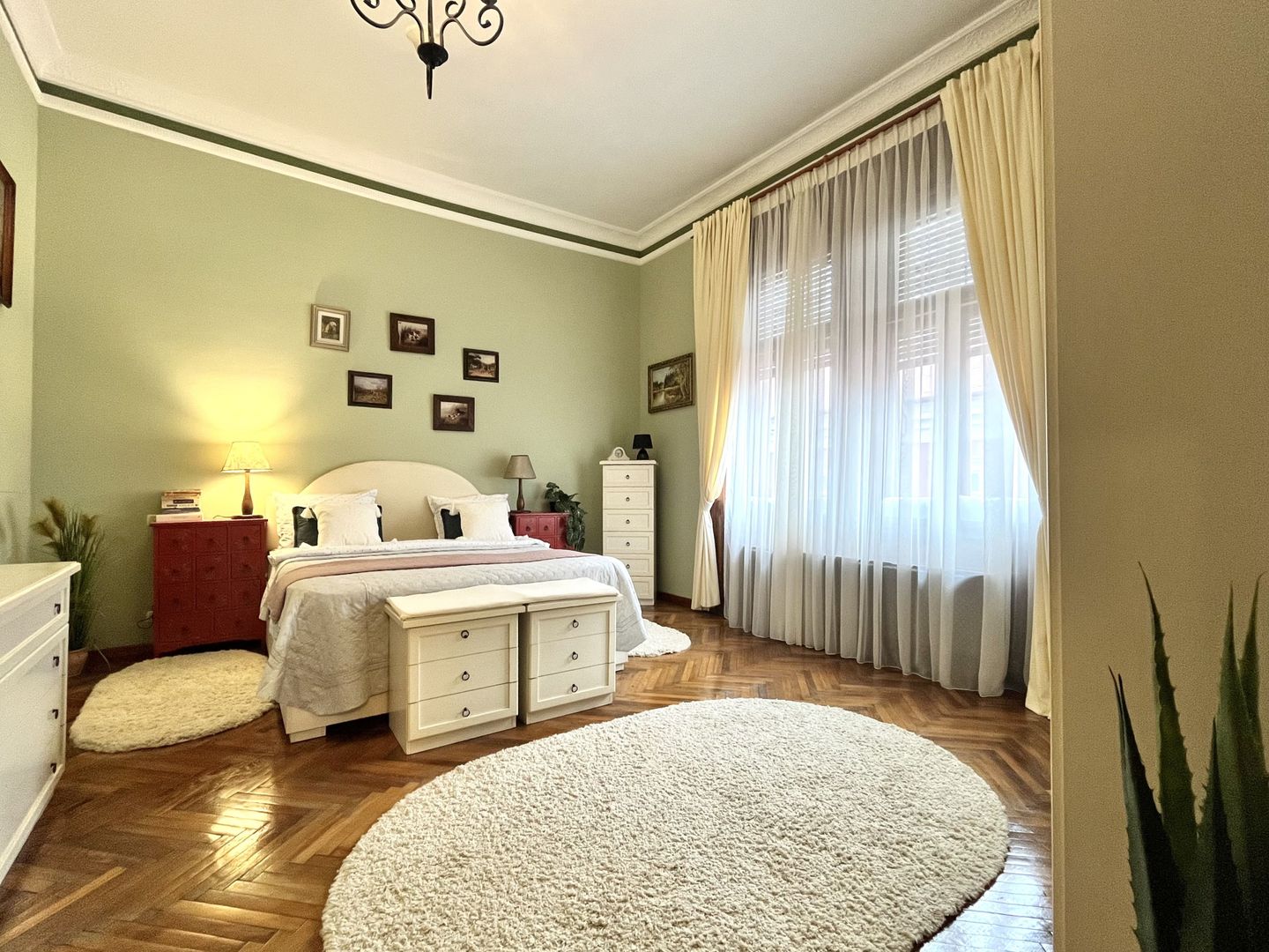 Apartament grandios cu vedere spectaculoasă spre Piața Libertății - Poză 16