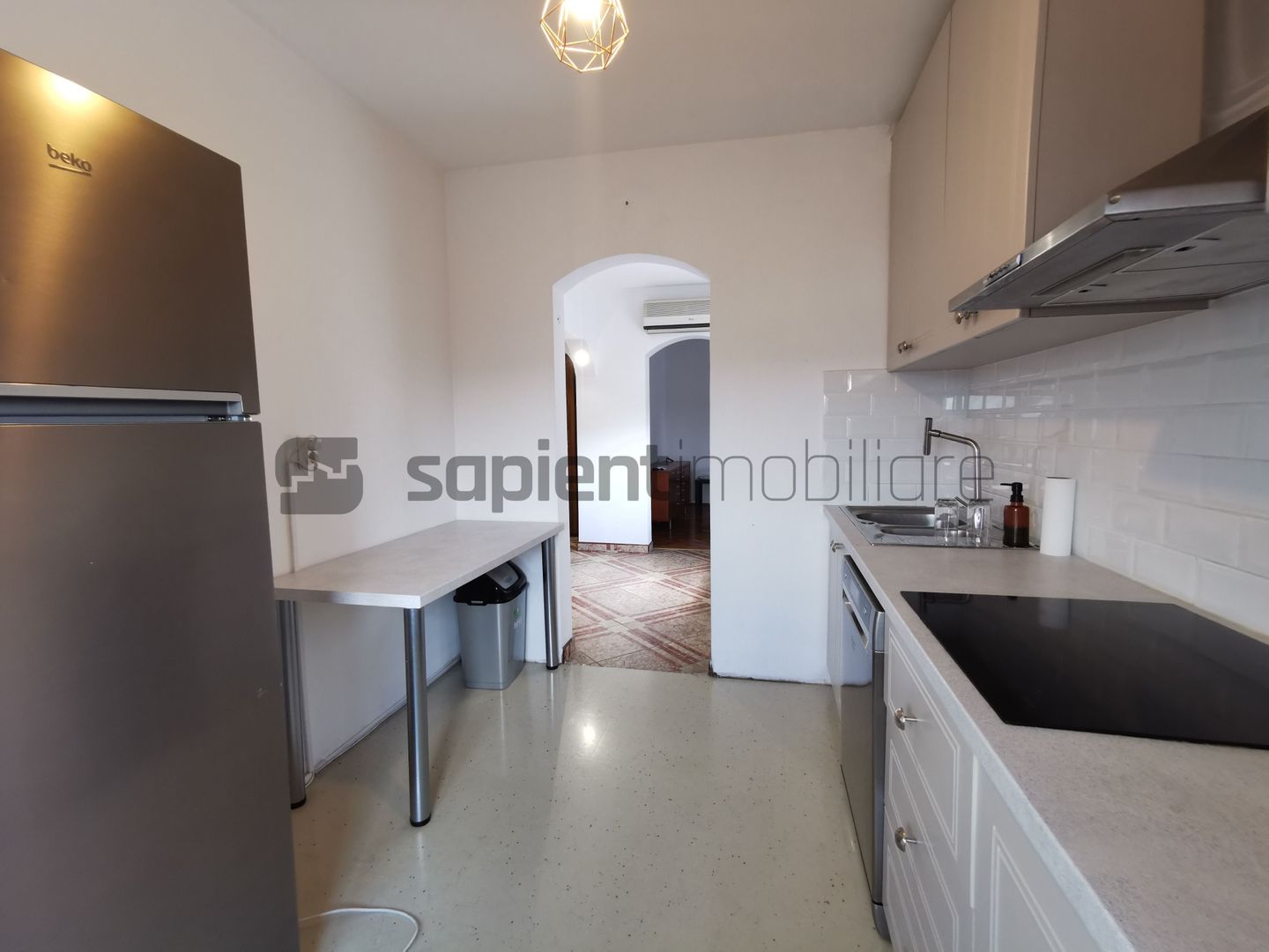 De închiriat apartament cu 4 camere, Bd. Decebal - Poză 8