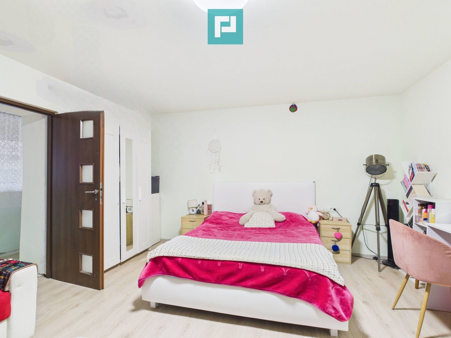 Casă complet renovată în Orțișoara. - Poză 13