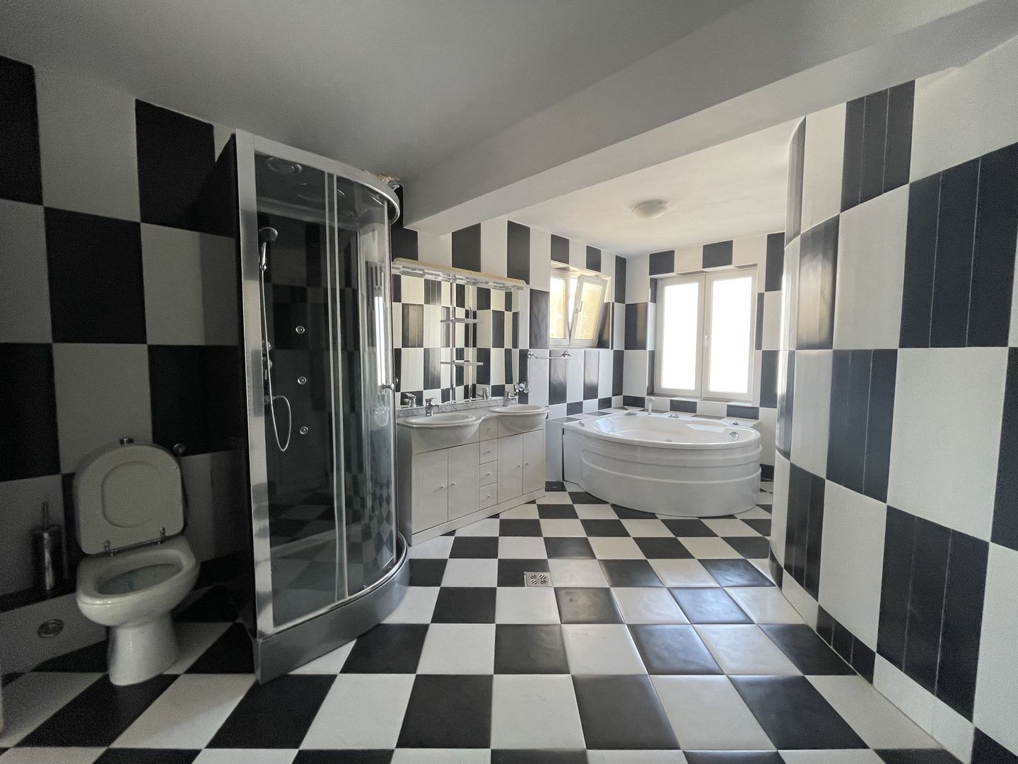 Vilă Individuală Spațioasă în Zona Iancu Nicolae - Poză 18