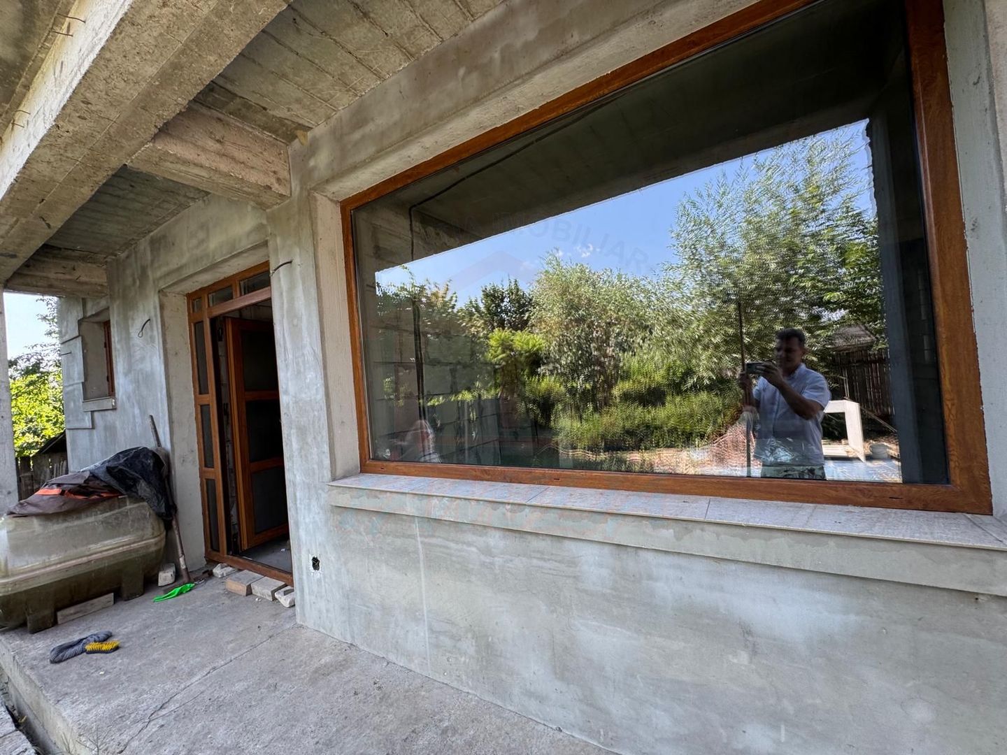 99.900 Euro casa+teren 1000 mp(concesiune) in com Sendreni - Poză 3