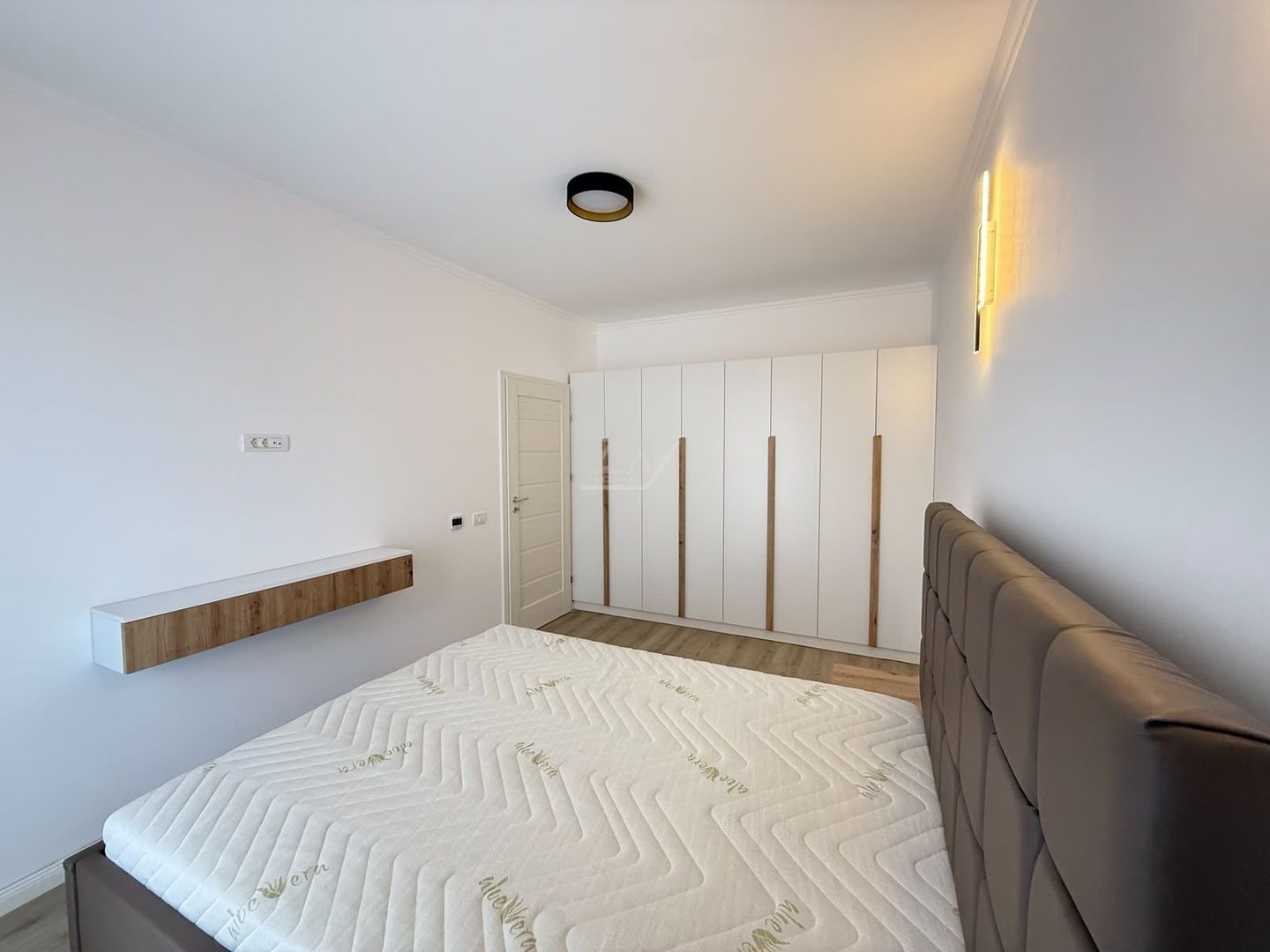 Comision 0! Mobilat si utilat complet. Bloc tip vila cu 6 apartamente si piscina - Poză 12