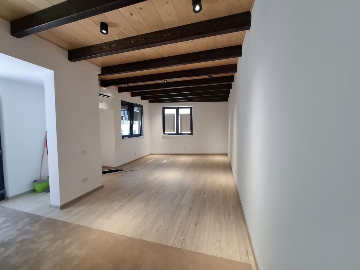 Apartament 4 Camere  in Vila , Centrala , Parcare , Totul Nou L352 - Poză 3