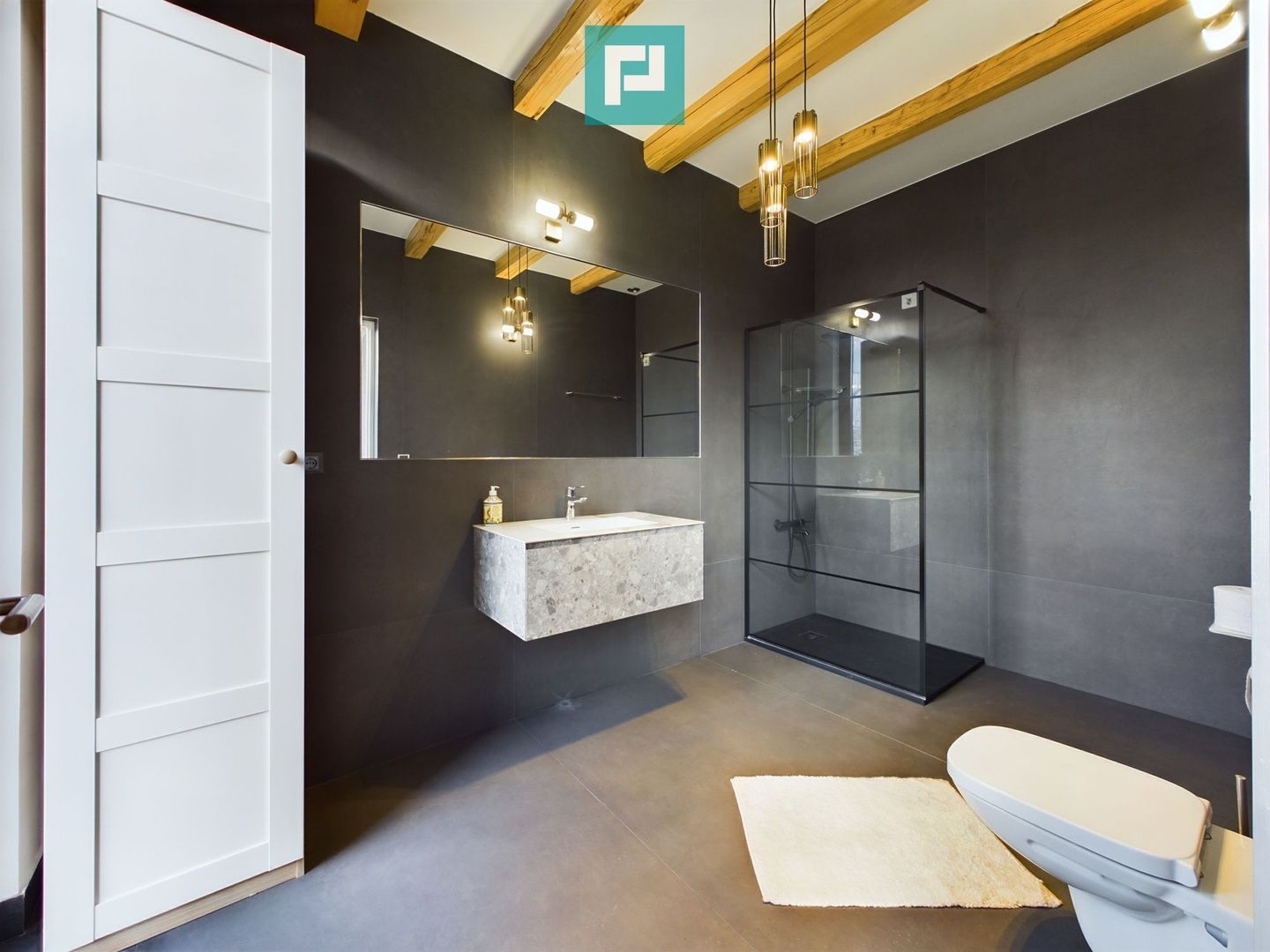 Casă generoasă în Periam județ Timiș - Poză 10