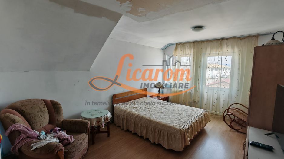 Vila P+E Bartolomeu,4 camere,4 bai,curte,garaj. - Poză 7