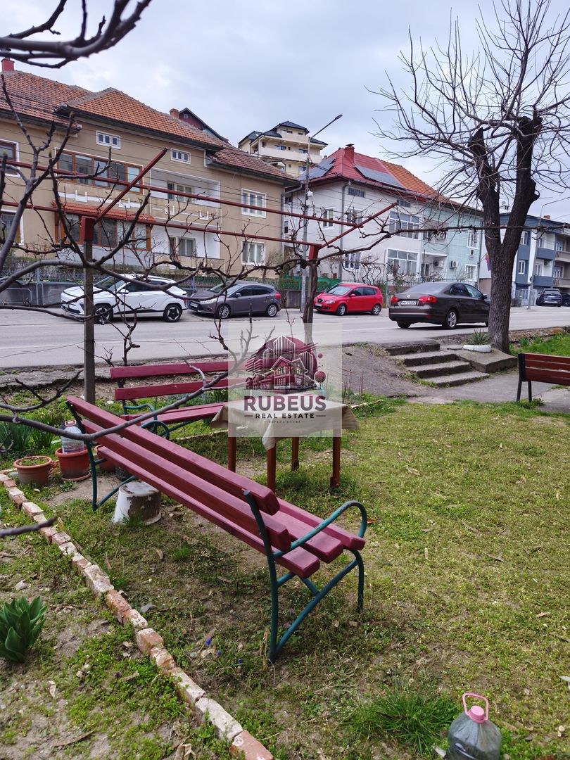 Mic la întreținere, bun la randament: apartament în Orșova - Poză 12