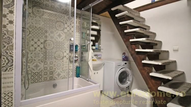 P-ta Sfatului, Republicii, pe strada pietonala - Poză 4