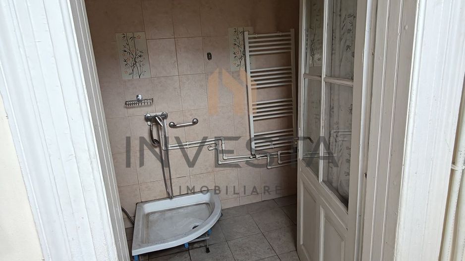 Apartament cu 2 camere cu terasa de 17 mp, tavan inalt, zona Centrala! - Poză 7