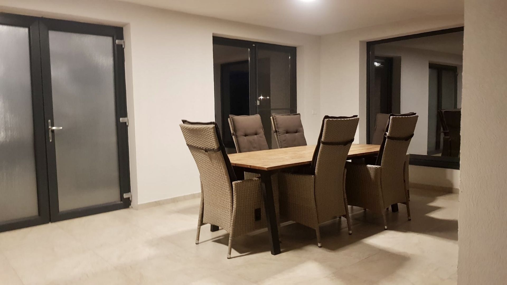 Vila pretabila pentru doua familii - Poză 12