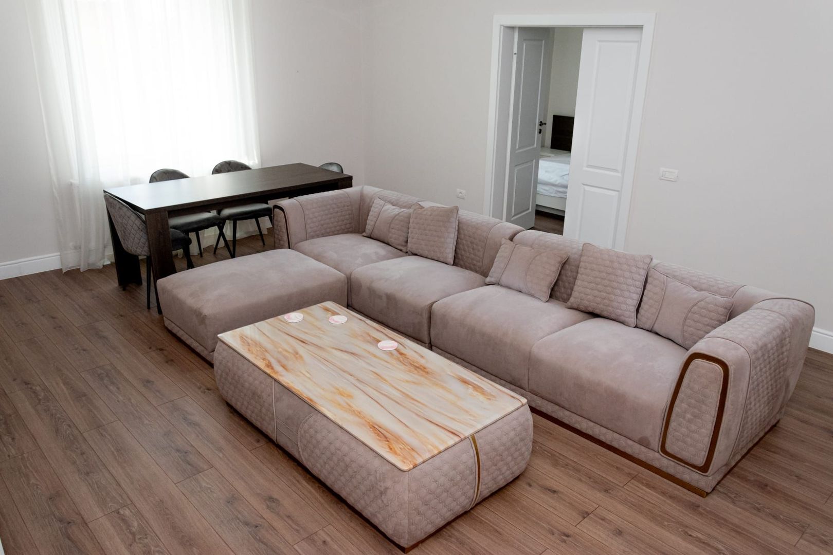 Apartament de Inchiriat | 3 Camere | Zona Sinaia | Central | Etaj 2 - Poză 1