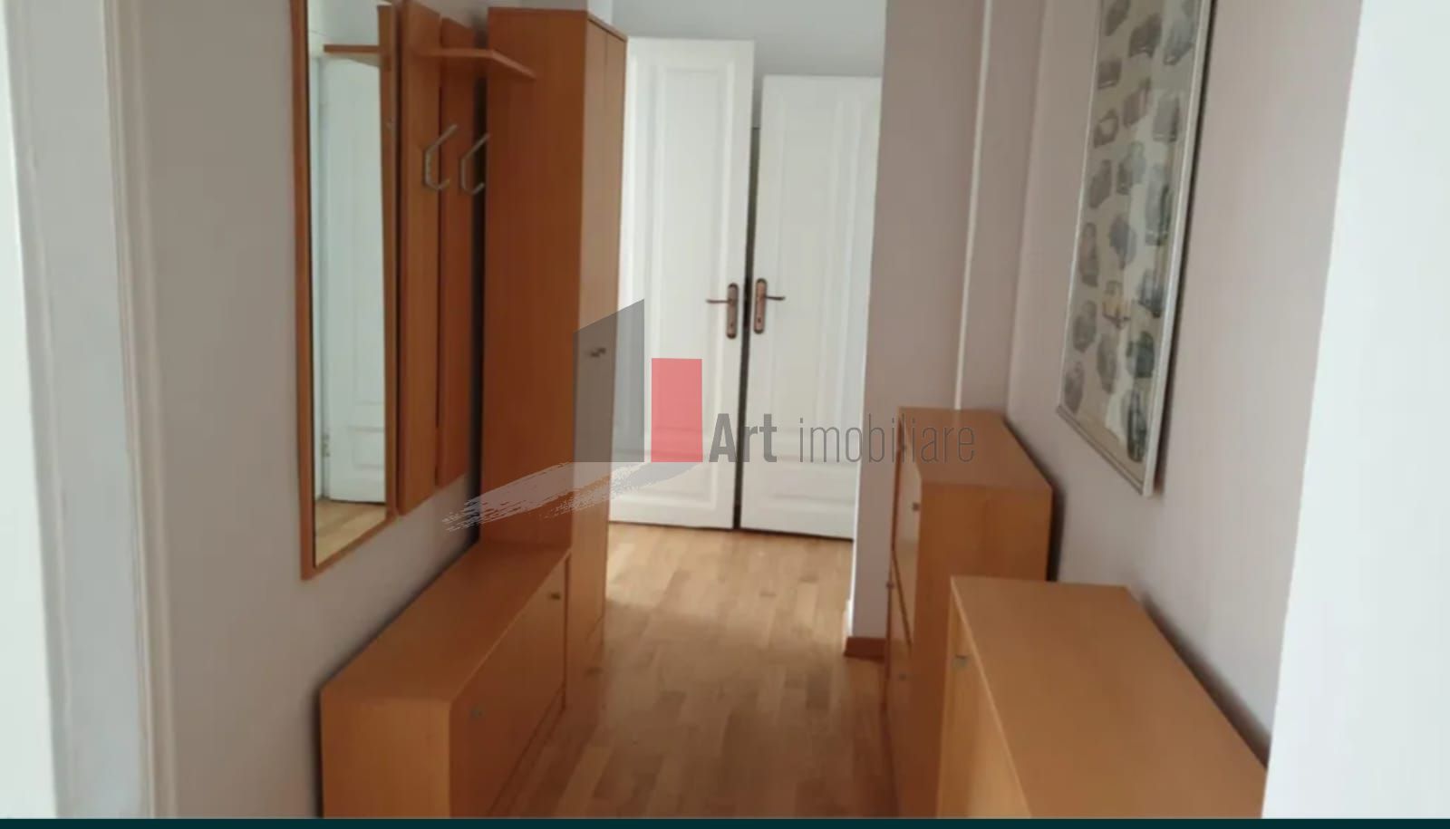Vând apartament 3 camere în vilă, lângă Piața Victoriei - Poză 2