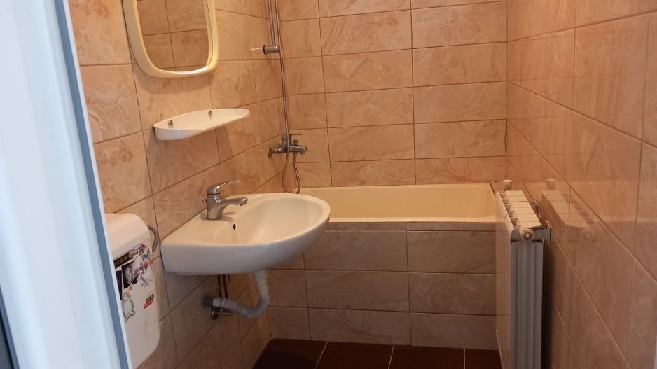 BRASADAS vinde ap 1 cam 4/4 ULTRACENTRAL RENOVAT si MOBILAT. - Poză 2