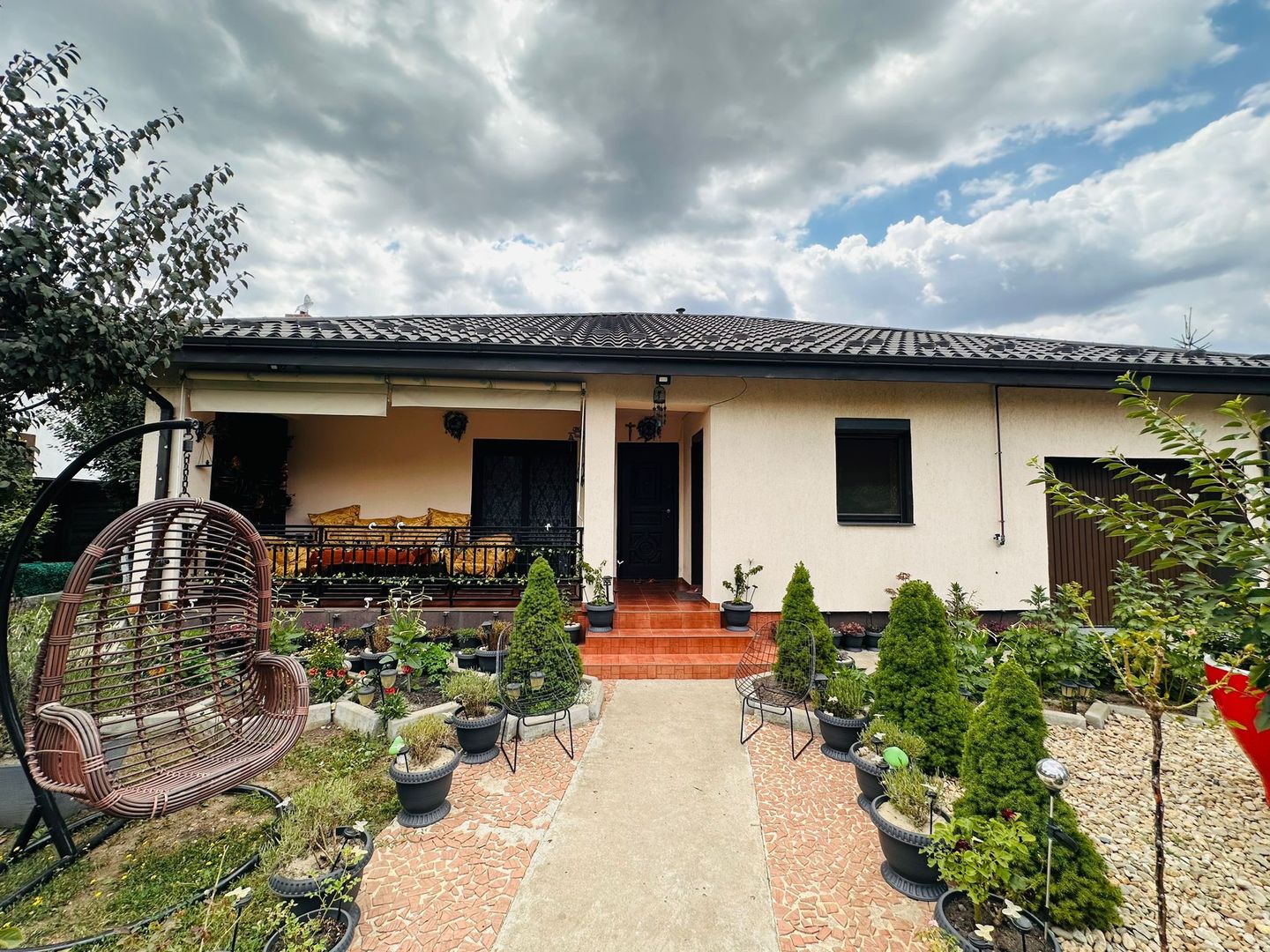 Parter cu structură pentru etaj, curte amenajată și organizare impeca - Poză 4