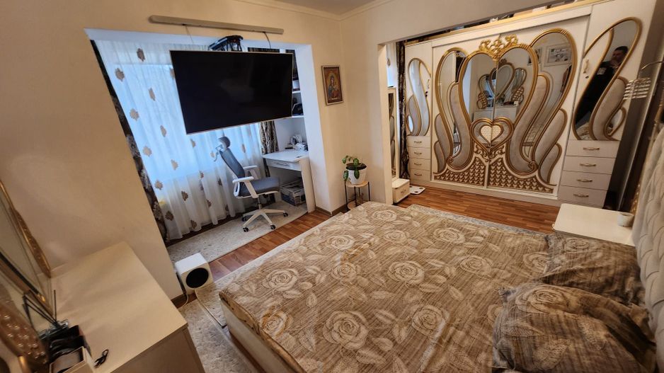 vand apartament 3 camere, etaj 2 , zona Alunis - Poză 2